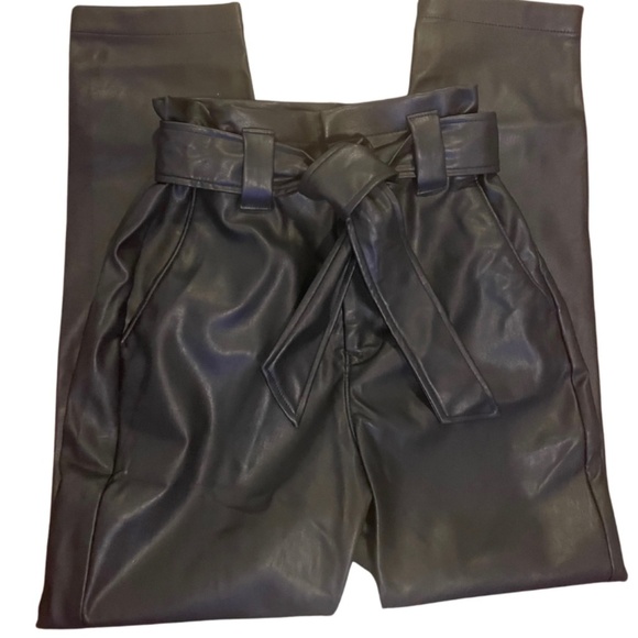 Express Faux Leather High Rise Belted Paperbag Ankle Pants Black Sz 0 - Picture 3 of 8
